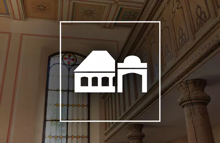 Gröbziger Synagoge mit Symbol